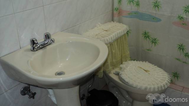 Habitación amoblada con baño privado