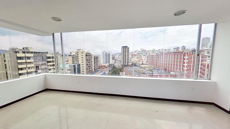 Amplia oficina de 118mts sector Plaza Artigas, Hospital Baca Ortiz