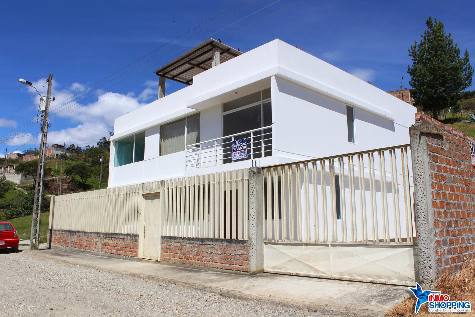 Casa en el sector Samana - Calle Carlos Rubina Infante y B. Peña