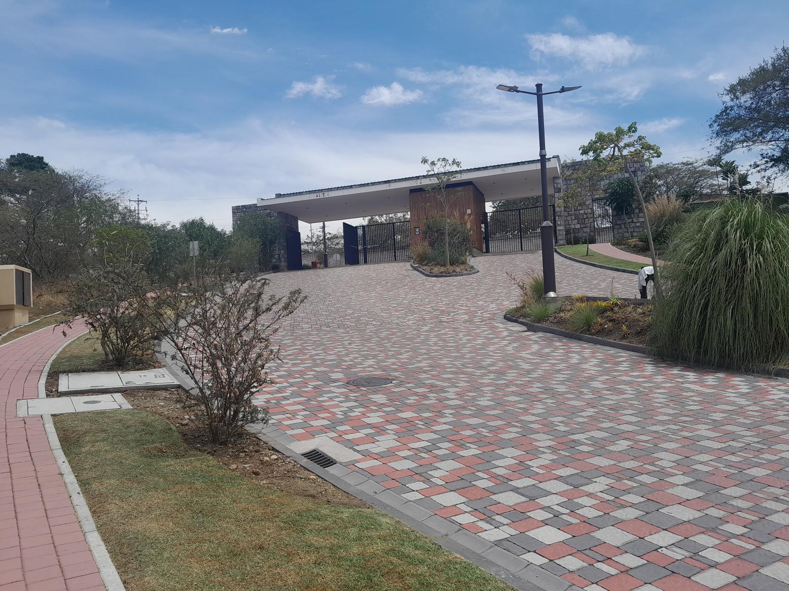 Terreno en  Venta en la Urb. Yarakuna. 1017mts. 255000usd.