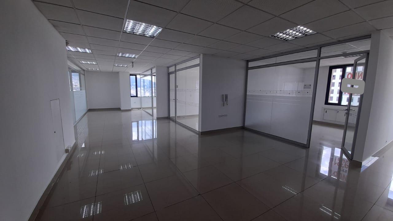 Sector 12 de Octubre, oficina en Renta  167 m,  Edificio Corporativo