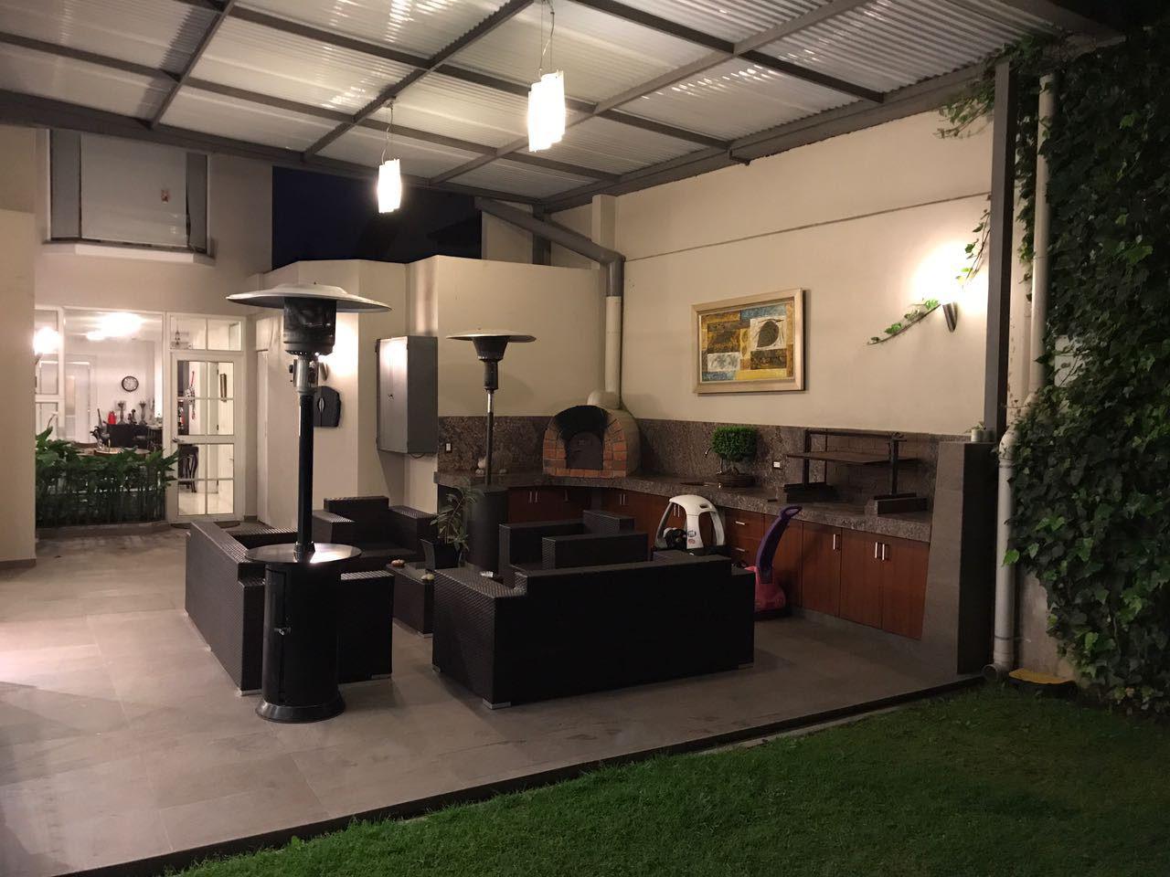 EN VENTA HERMOSA CASA DE LUJO EN EXCELENTE URBANIZACIÓN