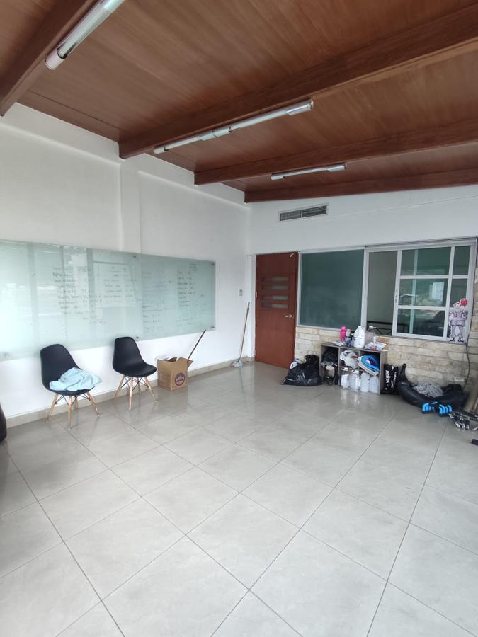 Se alquila amplia Oficina en Olivos Business Center, Ceibos