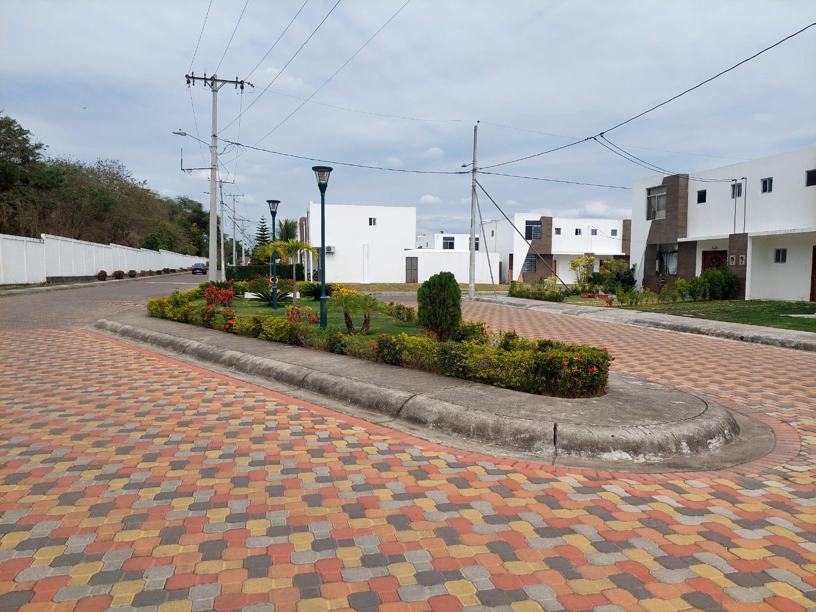 VENTA CASA DE ESTRENO, 3 DORMITORIOS EN URB. OPORTO VÍA A LA COSTA (CMC)