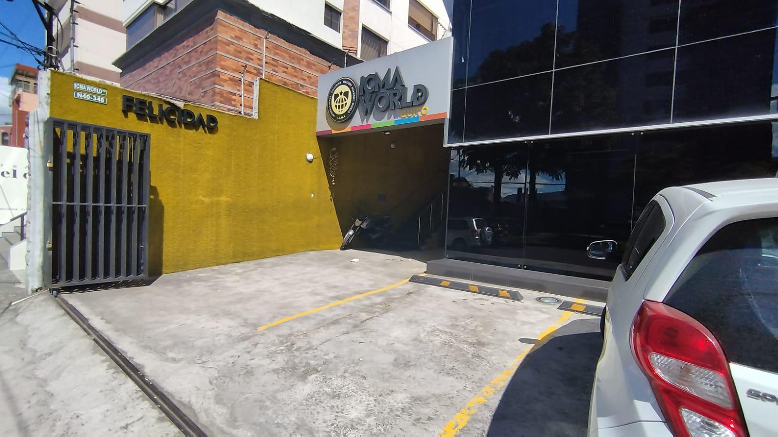 Oficina en  Renta, 85m, en planta baja, en la Avenida Principal Eloy Alfaro, Quito