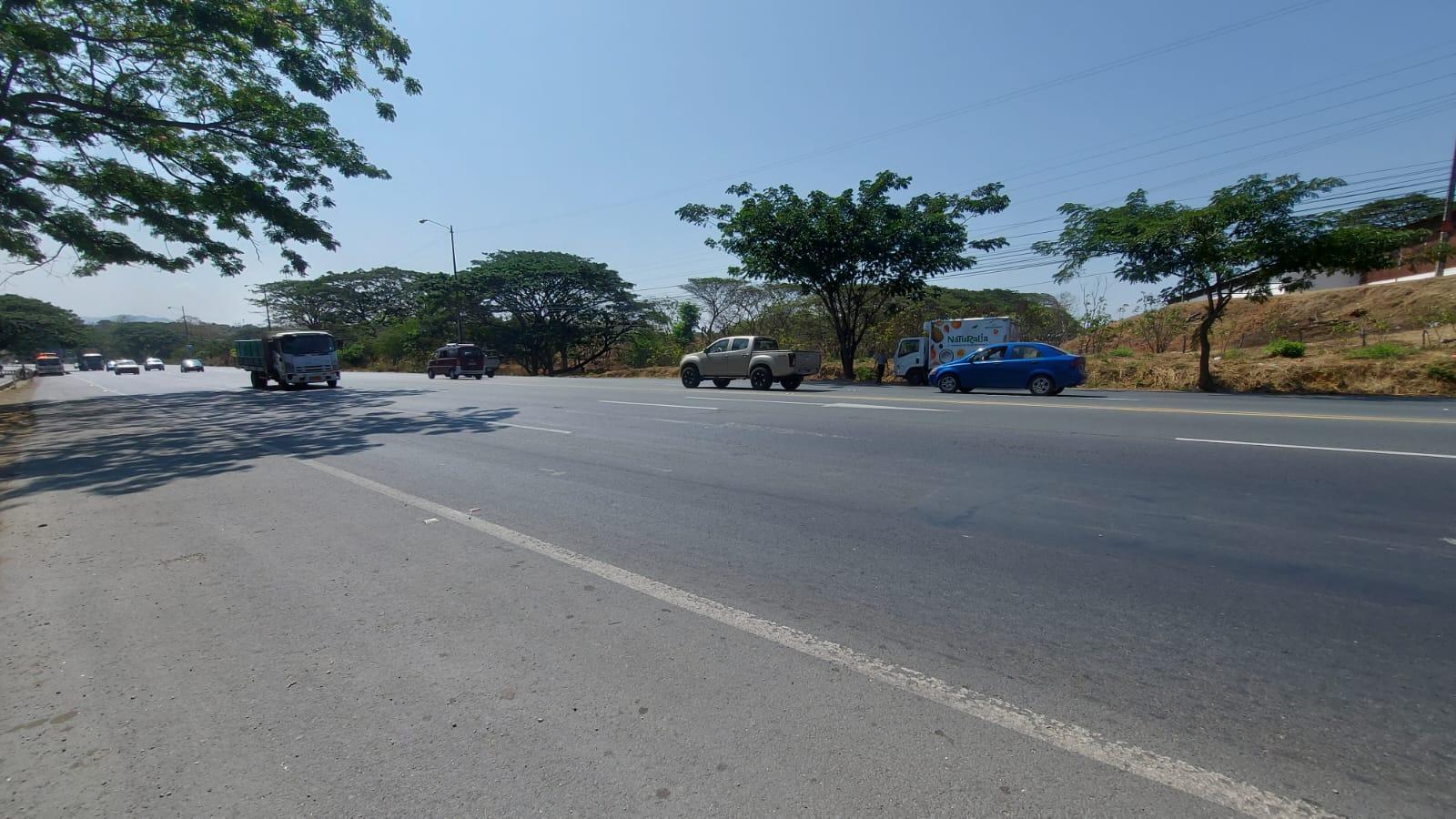 Venta de macro lote para urbanización con buen frente a la carretera Vía a la Costa