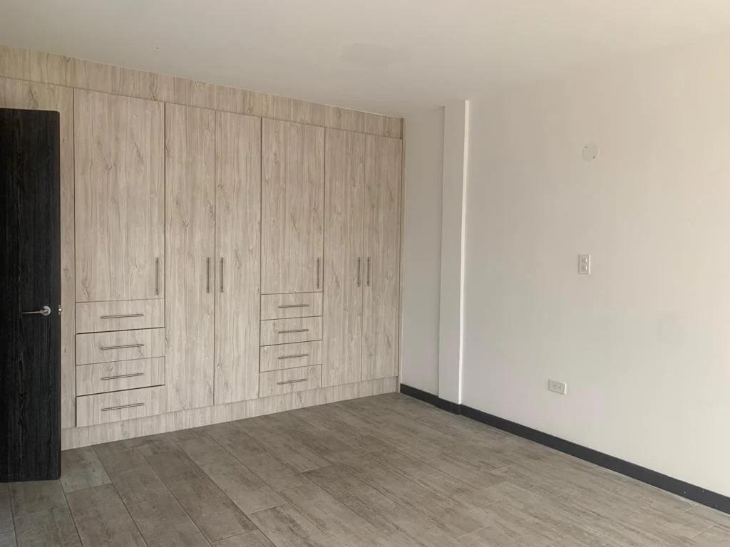 Linda Casa de venta cerca a la Ruta Viva, con Amplio Jardín de Venta Conjunto con Piscina y Seguridad