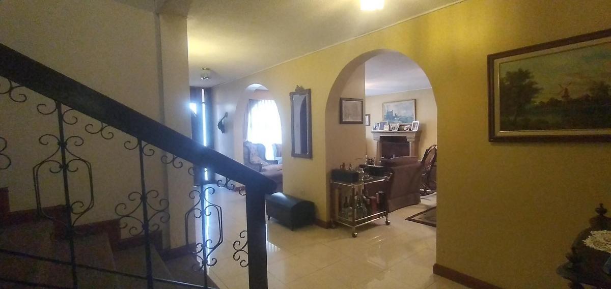 Vendo Casa  en el Mejor Sector Comercial de La Floresta No Patrimoniada