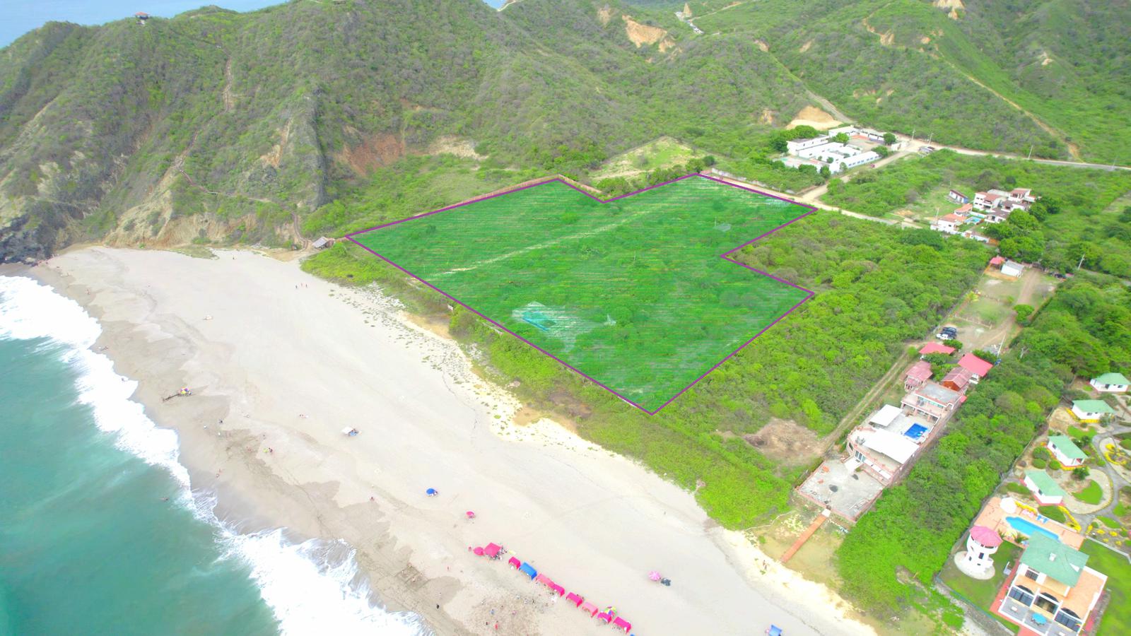 Terreno de venta frente a la playa y mar para inversión con alto retorno