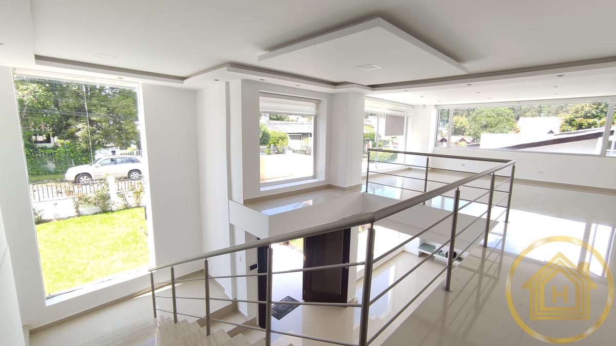 Precio de Remate - Casa Moderna 4 habitaciones con Piscina - 1160m2 de Terreno, Urb Club Los Chillos