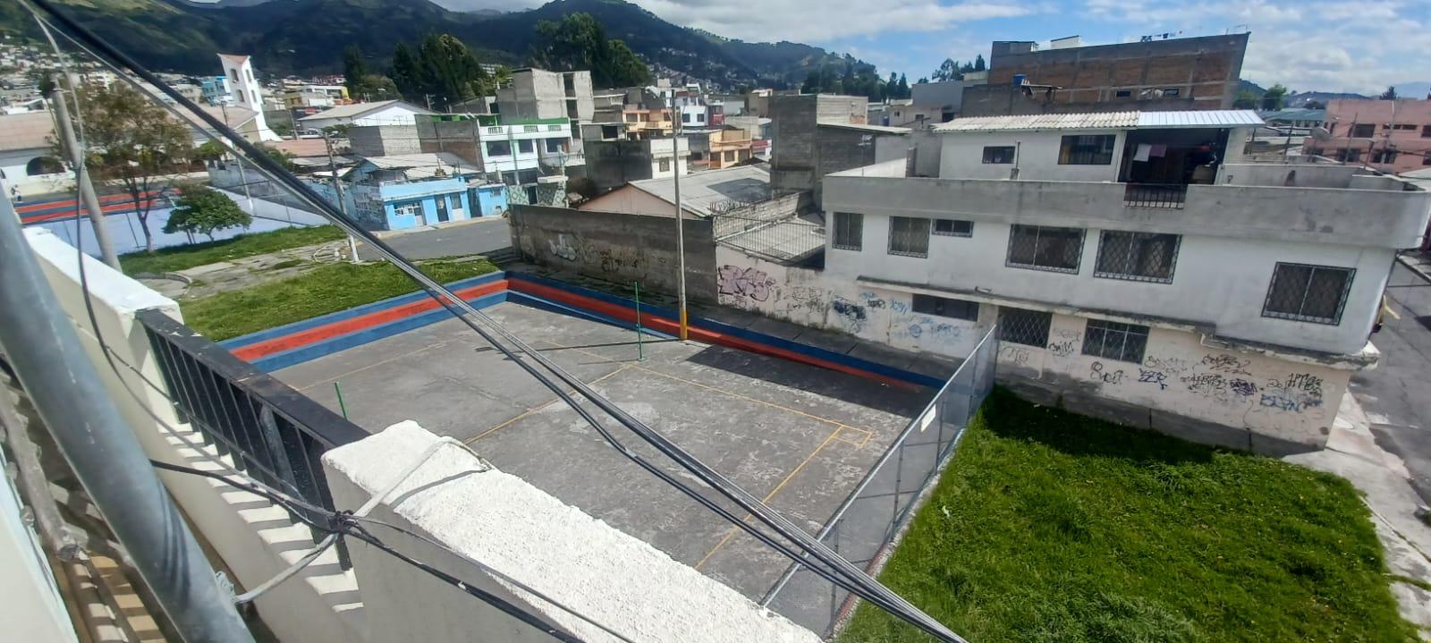 Casa en Venta rentera en el corazón del sur de Quito de 558m2