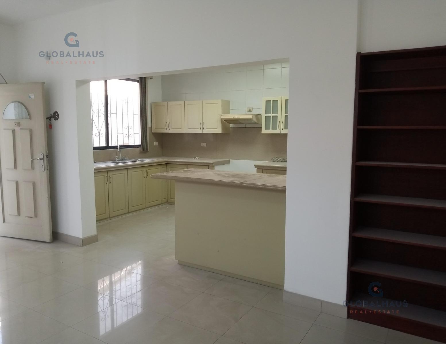 Alquiler de Departamento en Urdesa Central, 2 Habitaciones  G.M