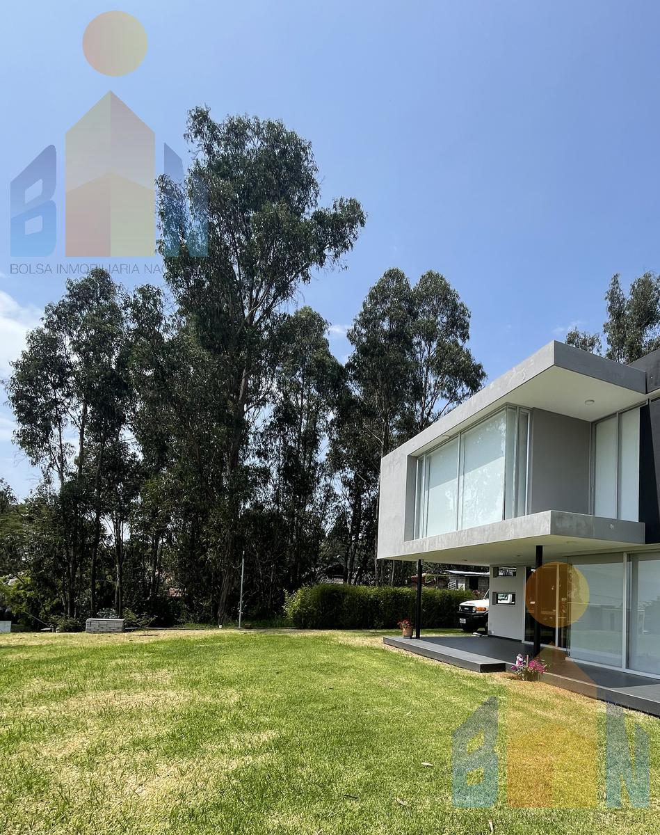 329mil Excelente oportunidad venta casa con amplio jardín, Urb privada, Nayón