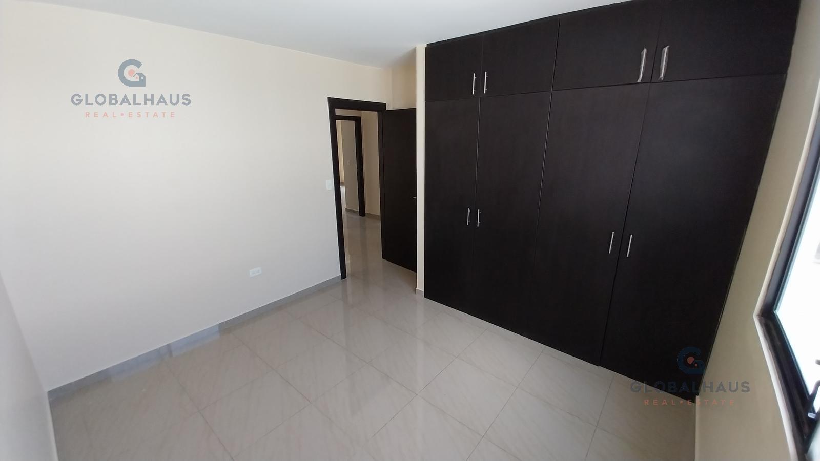 Venta o Alquiler de Casa en Urbanizacion Napoli, 4 Habitaciones  D.A