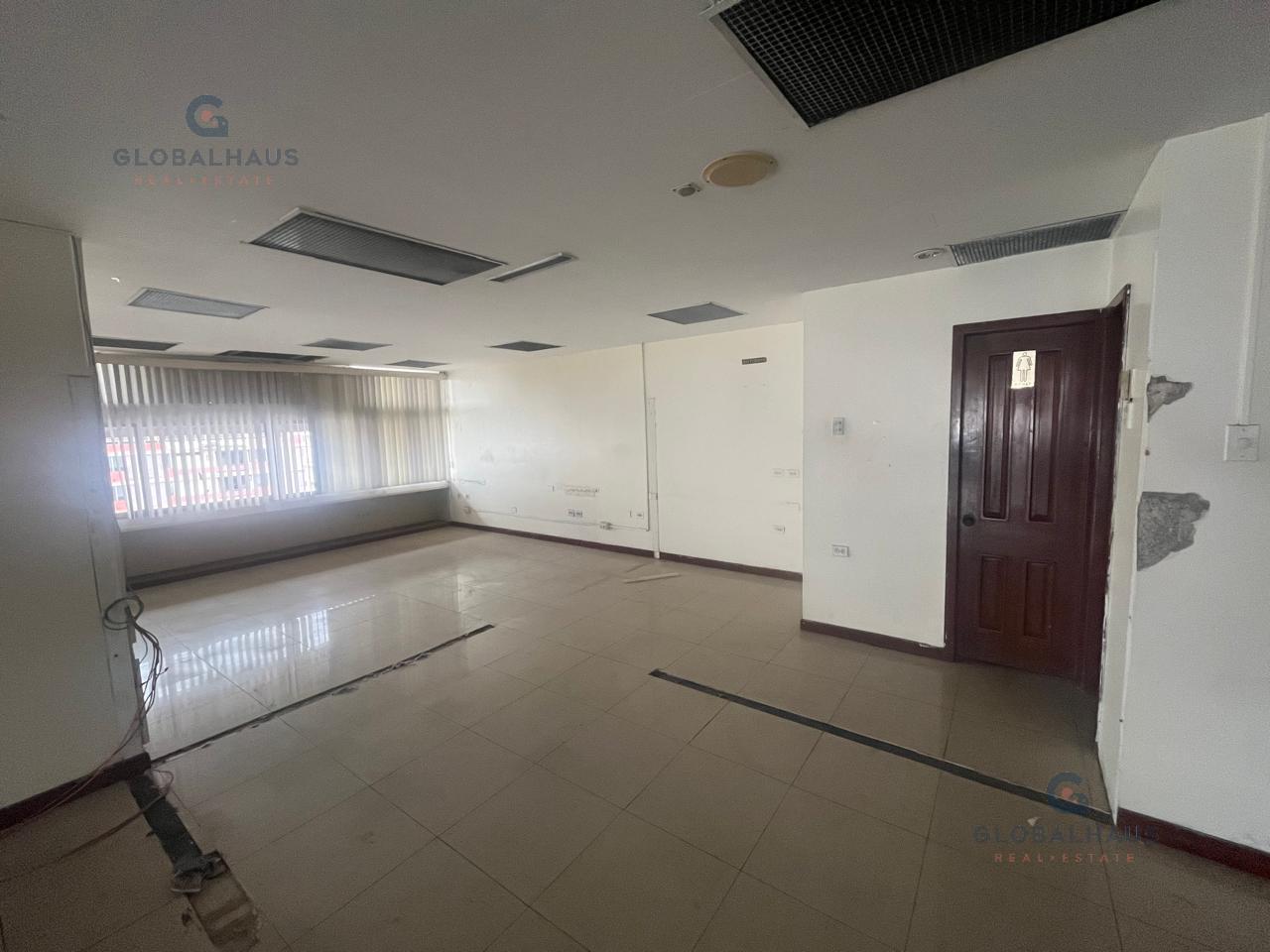 Venta de Oficina en  el Centro Guayaquil de 126mt2  M.H.