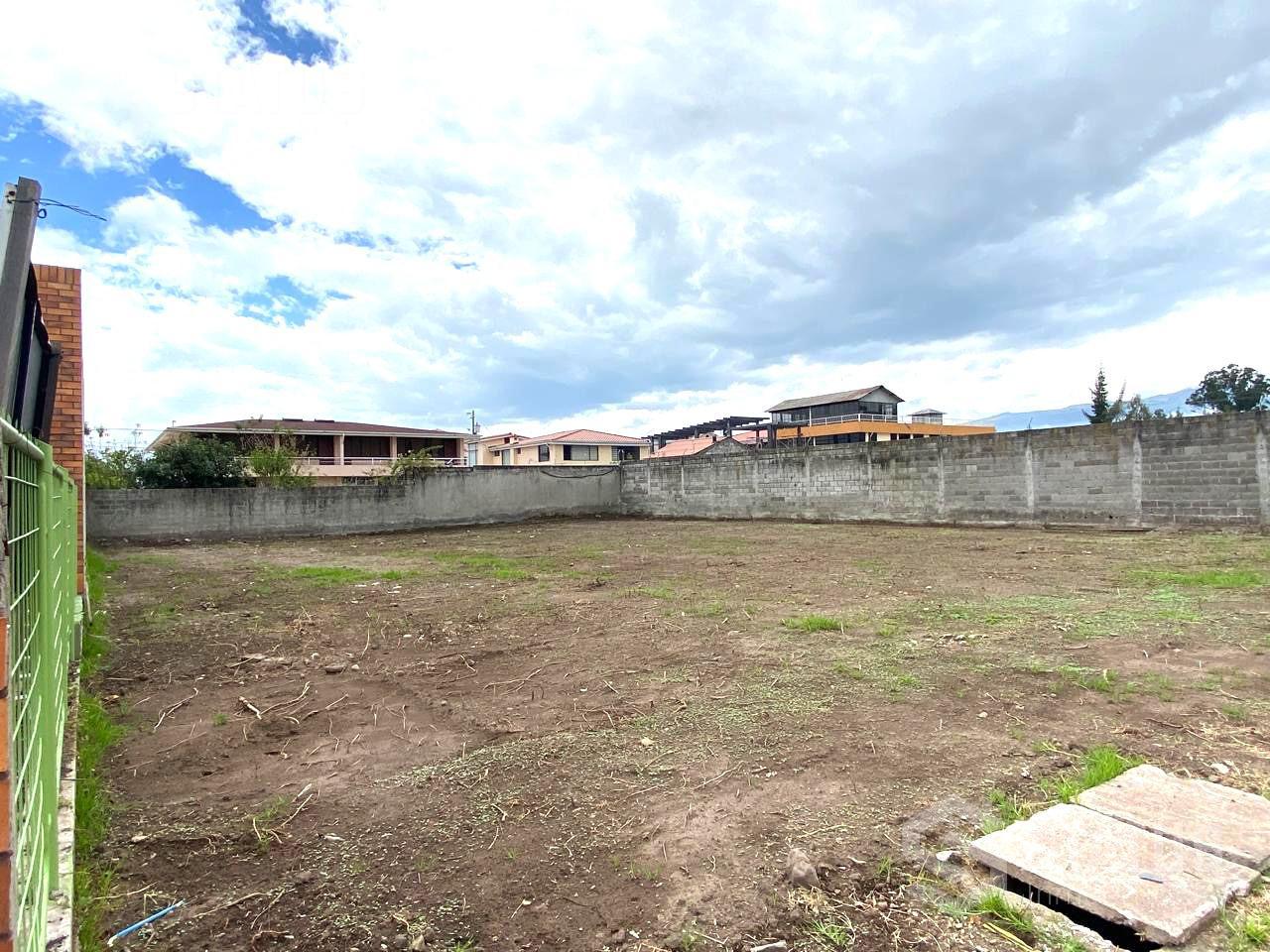Vendo terreno en Urbanización 900 m, sector Capelo – Los Chillos, $170.000