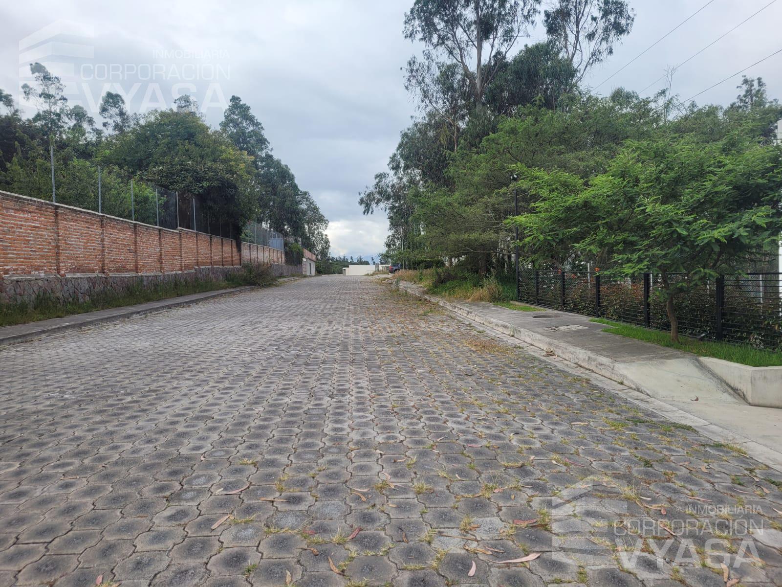 NAYÓN - TERRENO EN VENTA DE 1000 M2 DENTRO DE CONJUNTO