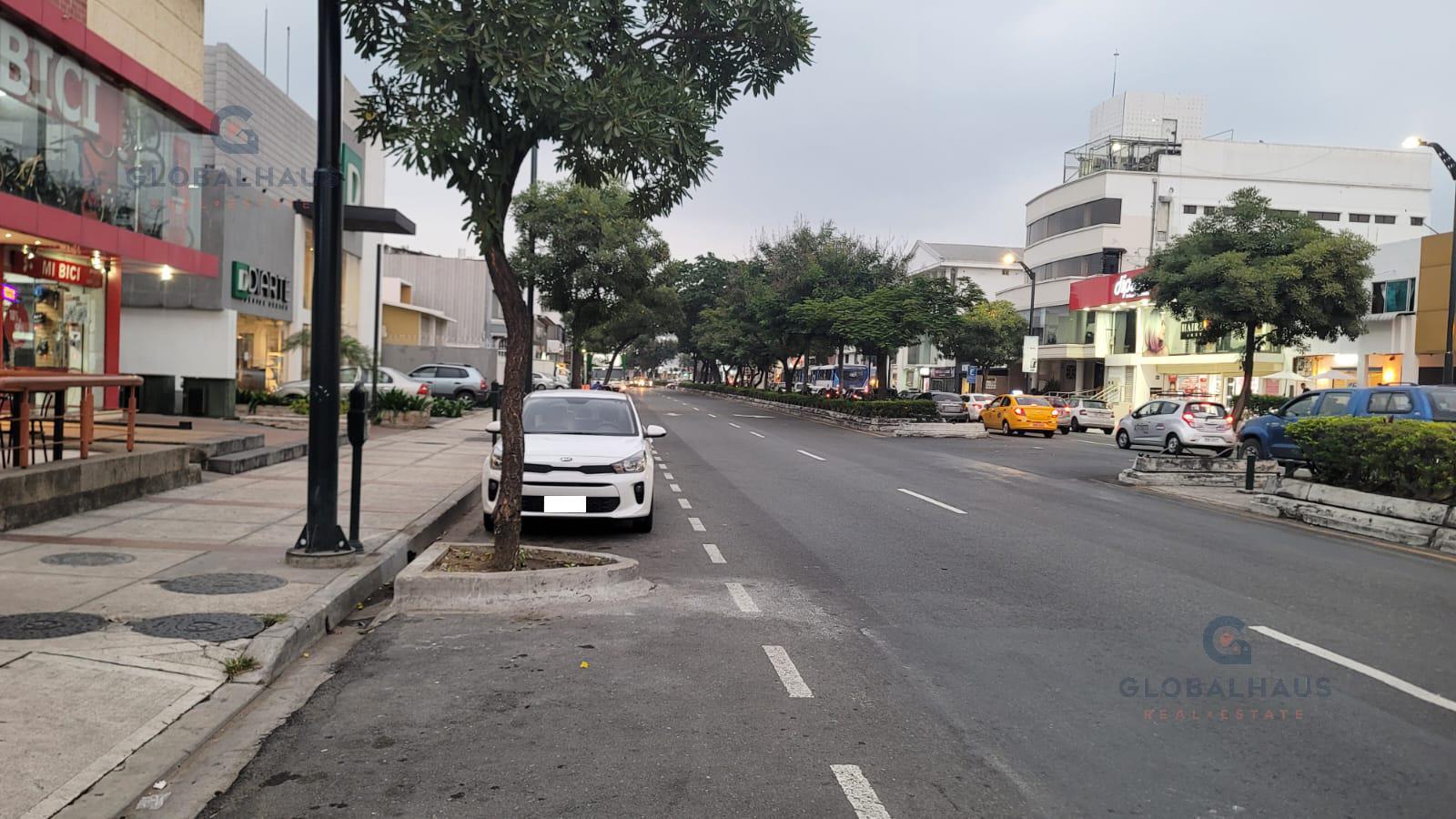 Alquiler de Oficina  en Urdesa, Planta Alta  de 60 mts2 J.G