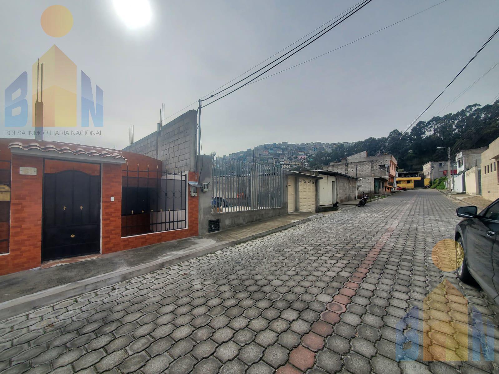 Casa en  Venta al Norte Quito Sector Bernardo de Legarda