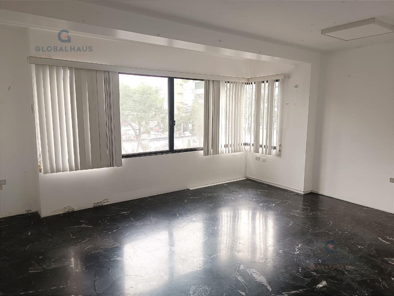 Oficina en  Alquiler de 162 mts2 con 7 Ambientes, 2do Piso Alto en Kennedy Norte OF