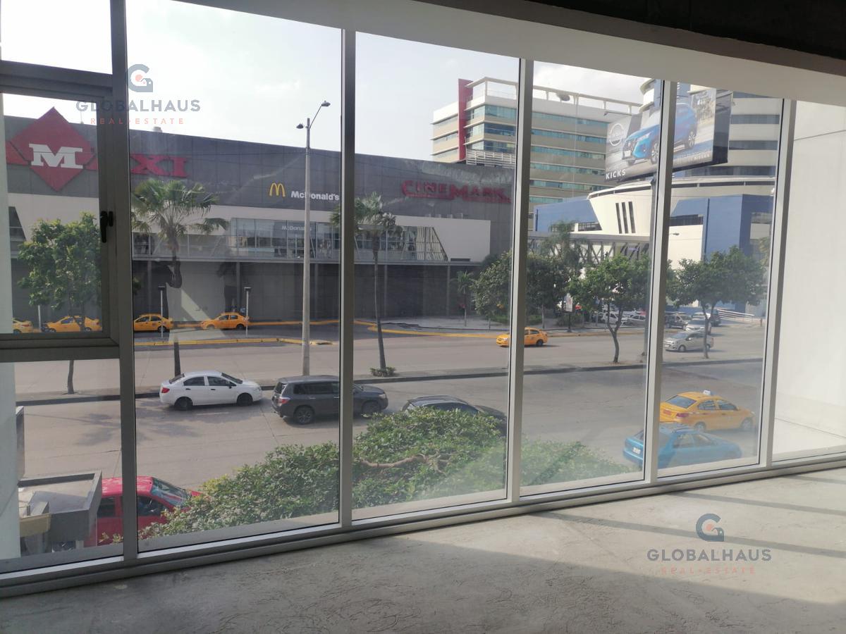 Venta de Oficina con Parqueadero en Edificio Agora, Norte de Guayaquil V.V.