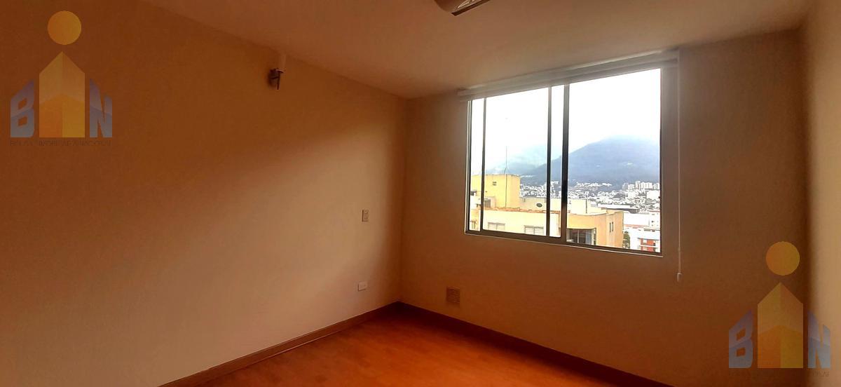 Rento Arriendo departamento en Torres Aragón Av. de los Granados sector Rio Centro Shopping Quito