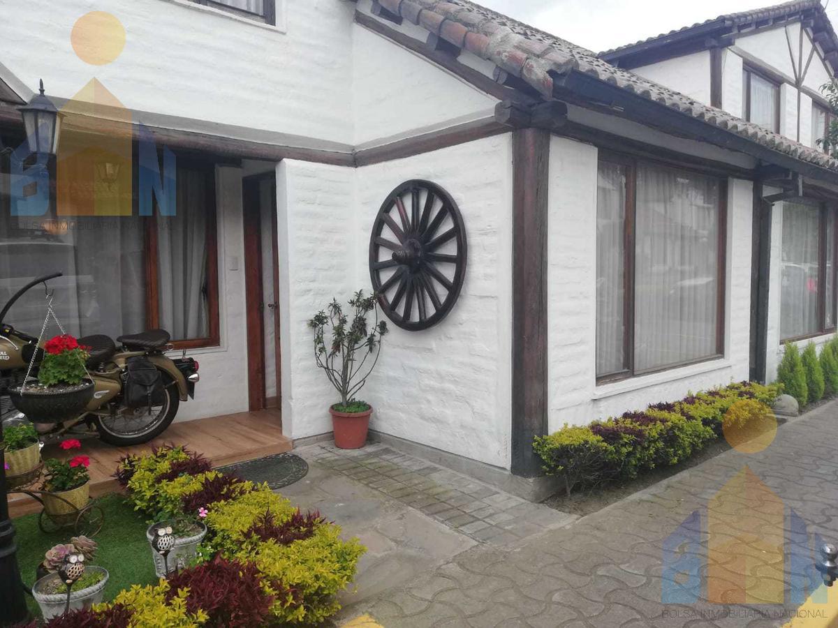 Casa en venta en Calderon al norte de Quito cerca al centro comercial el Portal
