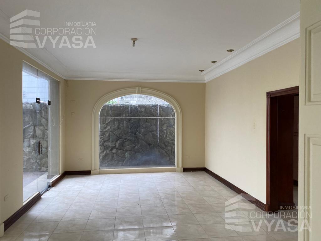 Guayaquil - Los Ceibos, casa en venta 954 m2