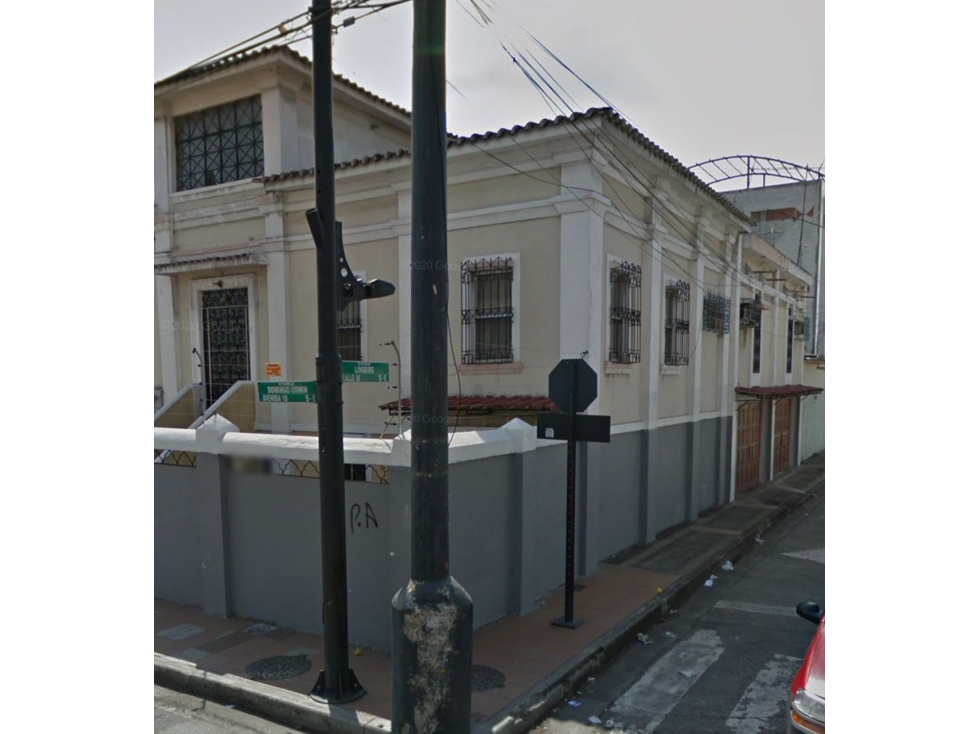 Venta de Amplia Casa Esquinera en Av. D.Comin y Limberg, Guayaquil