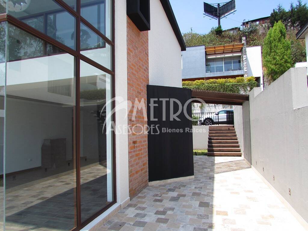 Casa en alquiler 265m2 en Miravalle Cumbayá