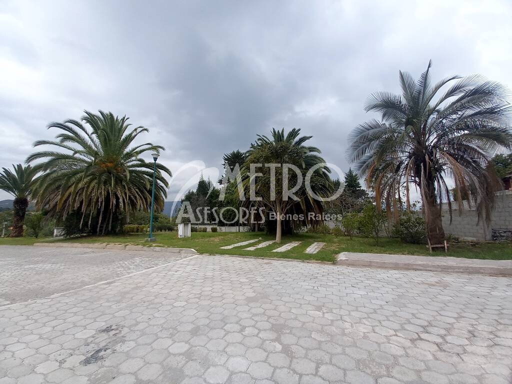 Terreno en venta 1.087 m2 en Guayllabamba